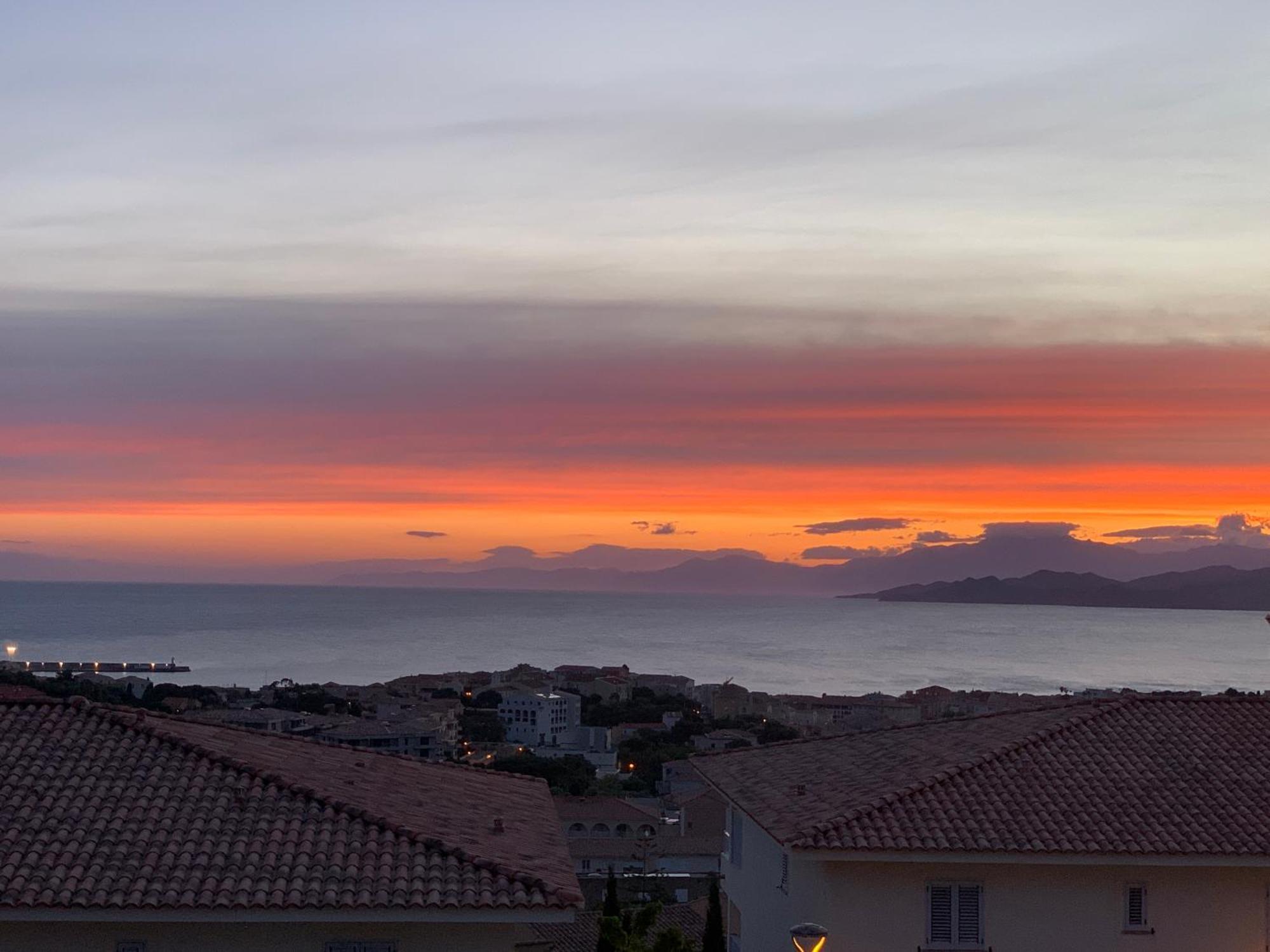 T2 Clim 54M2, 17M2 De Terrasse Tres Belle Vue Mer LʼÎle-Rousse 外观 照片